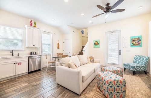 West Kissimmee Cottage | Chat Eau Champagne Cottage with Private Pool near Disney with Margaritaville.