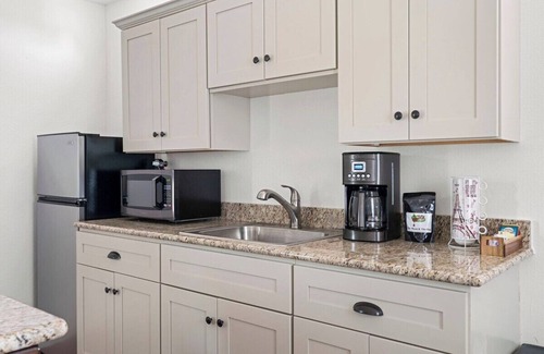 New Braunfels Villa | Chateau-Barred Rock 1 private bedroom & pool