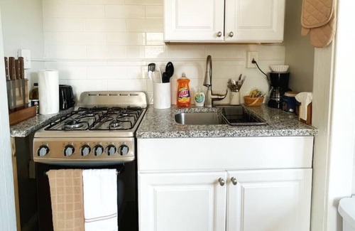 Dwight Condo | Chateau Blanc Yale Located Downtown