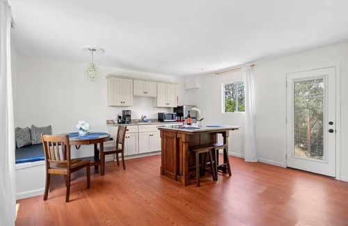 New Braunfels Villa | Chateau-Cochin, 2 private bedrooms & Pool