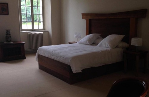 La Bastide-de-Serou Bed & Breakfast | Chateau du Val Larbont