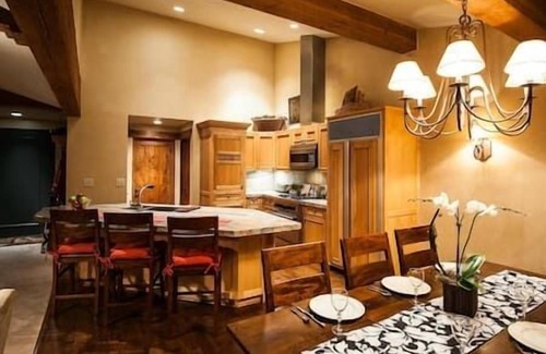 Deer Valley Resort | Chateaux Deer Valley-2 & 3 Bedrooms-Great location