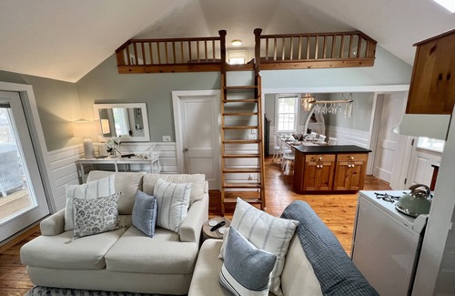 South Chatham Cottage | Chatham Beach Cottage + loft Walk to the Beach
