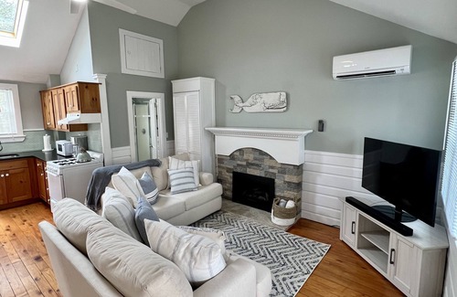 South Chatham Cottage | Chatham Beach Cottage + loft Walk to the Beach