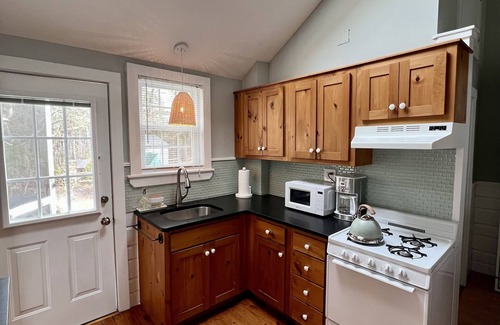 South Chatham Cottage | Chatham Beach Cottage + loft Walk to the Beach