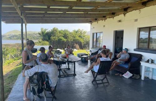 Mbotyi House | Cheerful 10 sleeper cottage - Shower with a view.