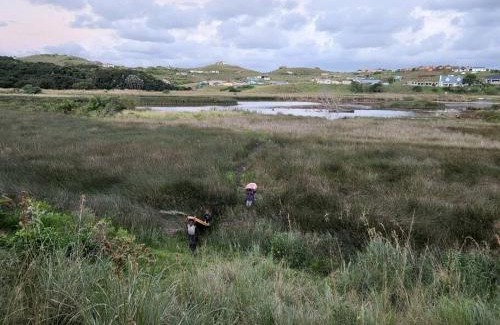 Mbotyi House | Cheerful 10 sleeper cottage - Shower with a view.
