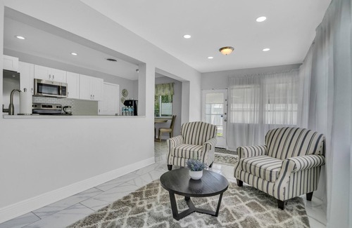Fort Lauderdale House | Cheerful 2 bedroom Home, close to the beach
