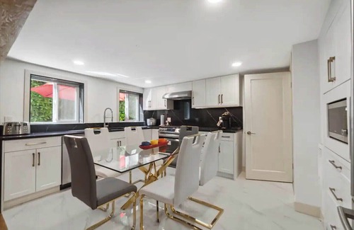 Upper Lonsdale House | Cheerful 2BR Oasis In North Van