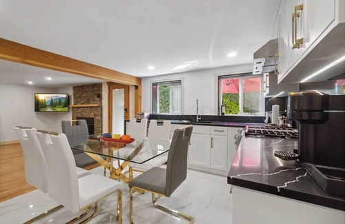 Upper Lonsdale House | Cheerful 2BR Oasis In North Van