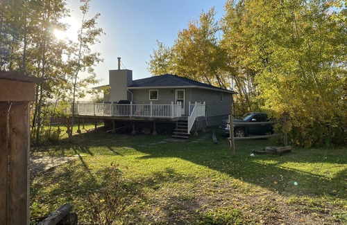 West Central Saskatchewan Cottage | Cheerful 3 Bedroom Cottage with Fireplace.