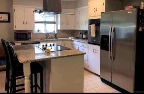 Durant House | Cheerful 3 bedroom 2 bathroom home.