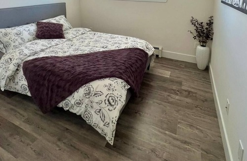 Fleetwood House | Cheerful 3 bedroom home close to Guildford mall