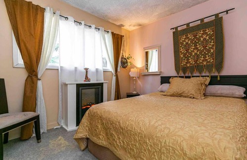 Langford Apartment | Cheerful 3-bedroom home near Glen Lake