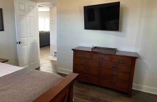 Conway House | Cheerful 3 Bedroom Home in Sunny Orlando