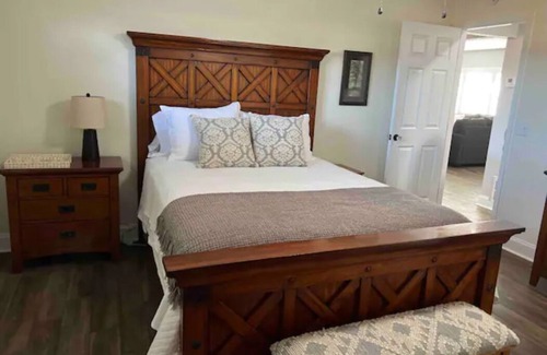 Conway House | Cheerful 3 Bedroom Home in Sunny Orlando