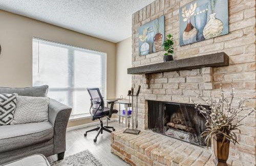 Northeast Houston House | Cheerful 3-bedroom home with indoor fireplace