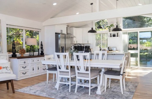 Picnic Point-North Lynnwood House | Cheerful 3-bedroom house with large backyardn