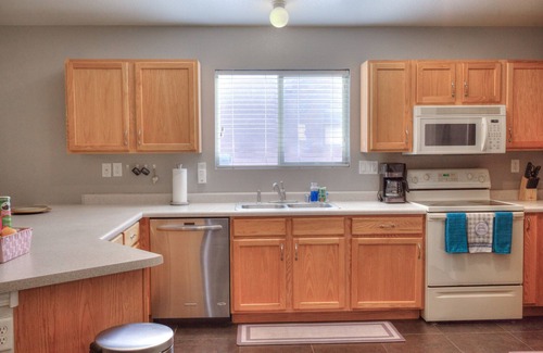 Quaker Heights House | Cheerful 3 bedroom home w/outdoor kiva fireplace
