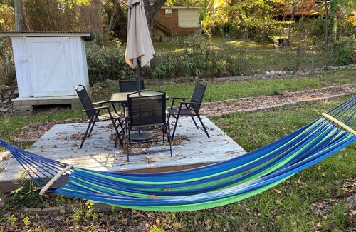 Pine Bluff House | Cheerful 3-bedroom with parking - Pet friendly