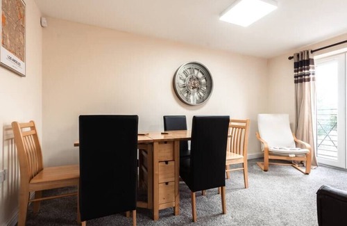 Holbrooks Other | Cheerful 4 bedroom house - sleeps 6 with parking
