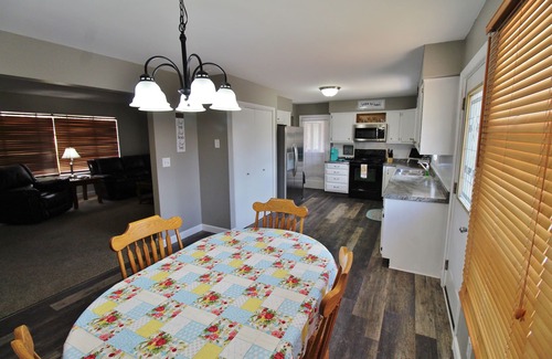 Roselawn Finance House | Cheerful 4-bedroom Home with Jacuzzi tub