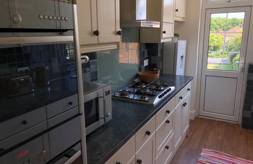 Bickley House | Cheerful 4 bedroom home with lovely garden