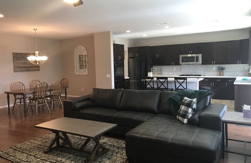 Menifee House | Cheerful 4 bedroom with garage parking