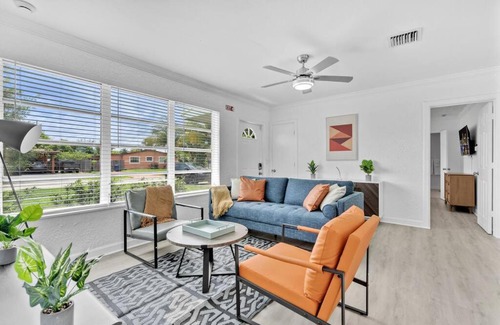 Pompano Beach House | Cheerful 4 BRs house with Pool, 10 mins to Ocean