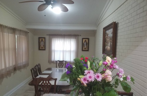 Greenacres House | Cheerful 5+1 bedrooms with lots of room for fun & free parking
