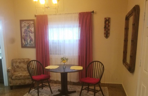 Greenacres House | Cheerful 5+1 bedrooms with lots of room for fun & free parking