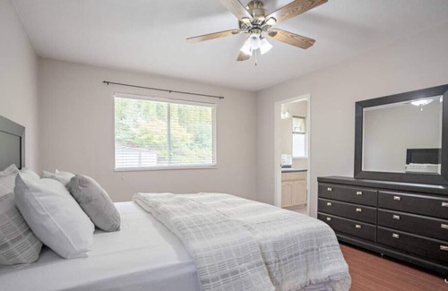 Upper Ten Oaks House | Cheerful 5 Bedroom Home