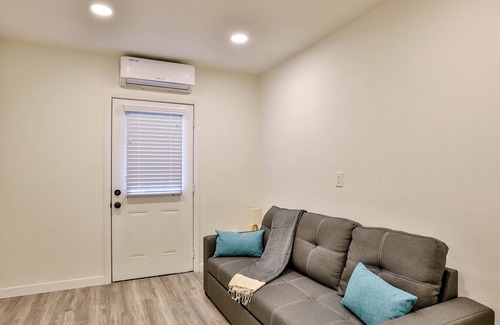 Westminster House | Cheerful 7 Bedrooms, sleeps 20 people, just minutes to Disneyland.