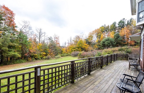 Eagles Mere Cottage | Cheerful and spacious lake-front vacation home
