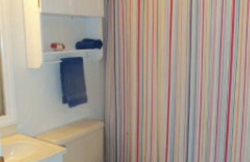 Deep Hole House | CHEERFUL, COMFORTING, & RELAXING!