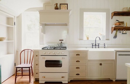 Mendon House | Cheerful, Cozy Farmhouse Cottage and Apple Orchard with Finnish Sauna