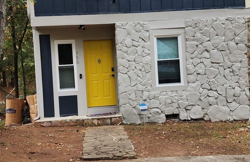 Marietta House | Cheerful, cozy townhouse minutes from stadium, downtown, area attractions