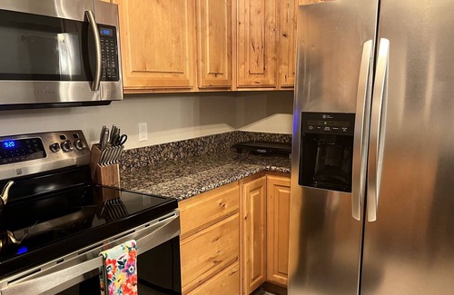 West Bench House | Cheerful home! Hot tub, fire pit, covered patio