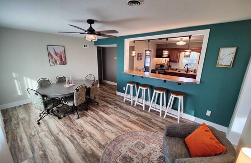 Campbellsville House | Cheerful Home w/Fireplace