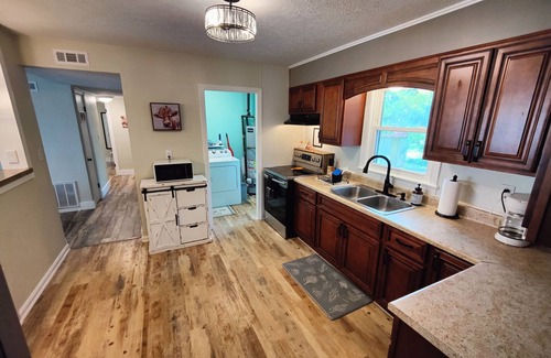 Campbellsville House | Cheerful Home w/Fireplace