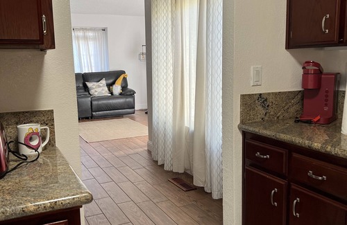 Antioch House | Cheerful house 3 bed 4 bath pool house