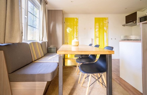 Otterlo Ski Chalet | Cheerful mobile home near Park De Veluwe