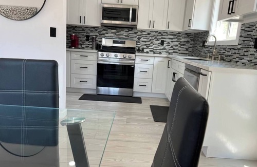 Clarkdale House | Cheerful new 2-bed 2-bath, EV charger & backyard