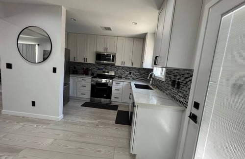 Clarkdale House | Cheerful new 2-bed 2-bath, EV charger & backyard