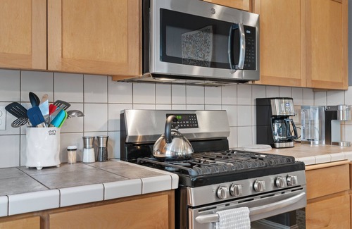 Mill Plain House | Cheerful Pet friendly Hot tub home located in Springer Estates.