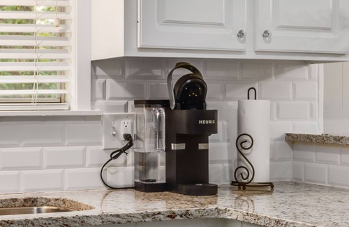 Tougaloo House | Cheerful, Relaxing Home Away From Home!