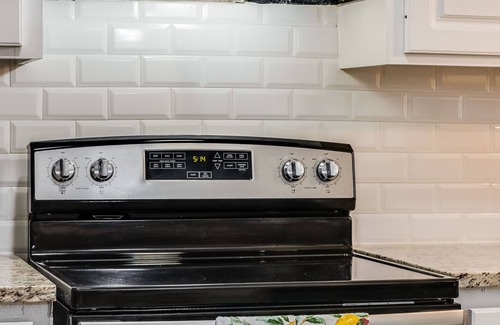 Tougaloo House | Cheerful, Relaxing Home Away From Home!