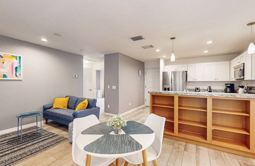 Homosassa House | Cheerful retreat with large patio, full kitchen, LTR welcome