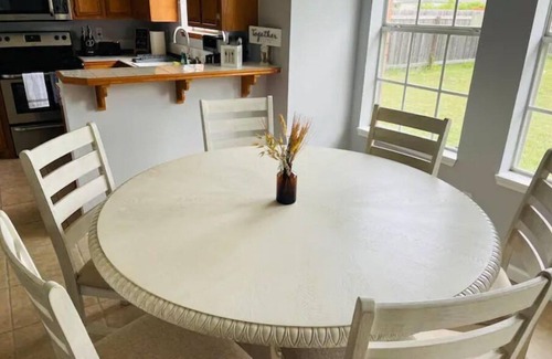 Edinburg House | Cheerful Southridge