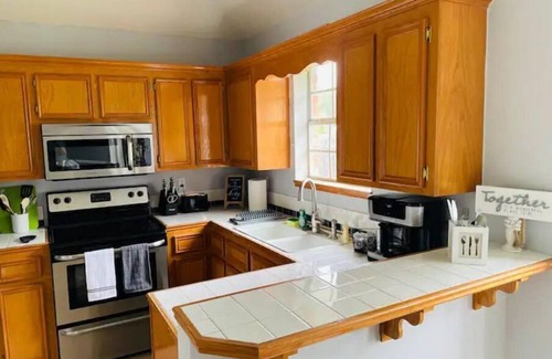 Edinburg House | Cheerful Southridge